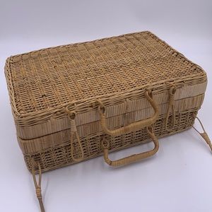 Vintage 1970’s Wicker Picnic basket
